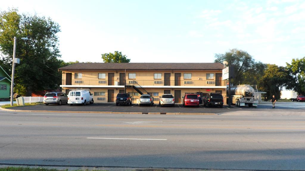 Star Motel Macomb Bagian luar foto